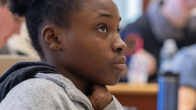 Student participating in a classroom session as part of a business administration degree in Management and Leadership.