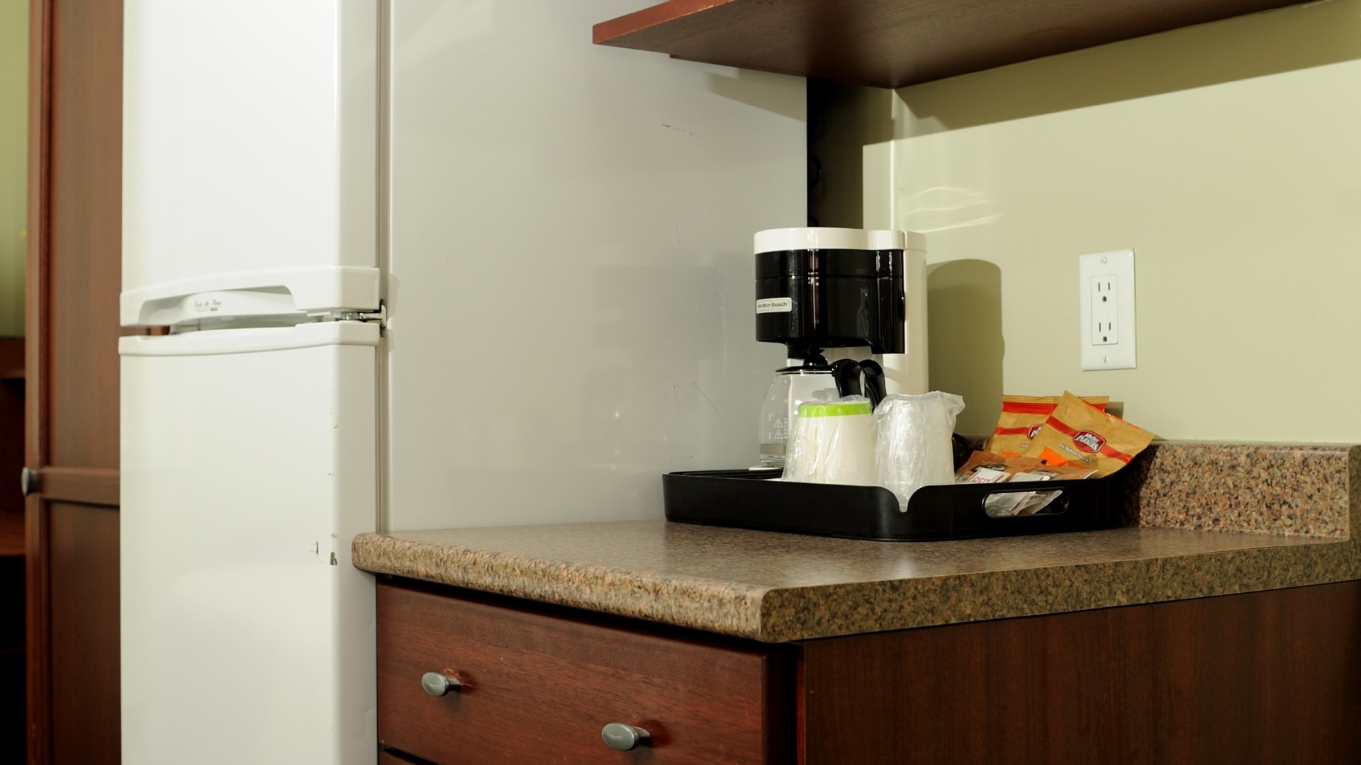 Kitchenette in Governors Hall room