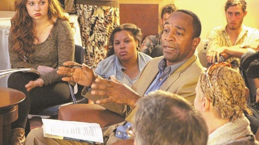 People discussing topic sitting down