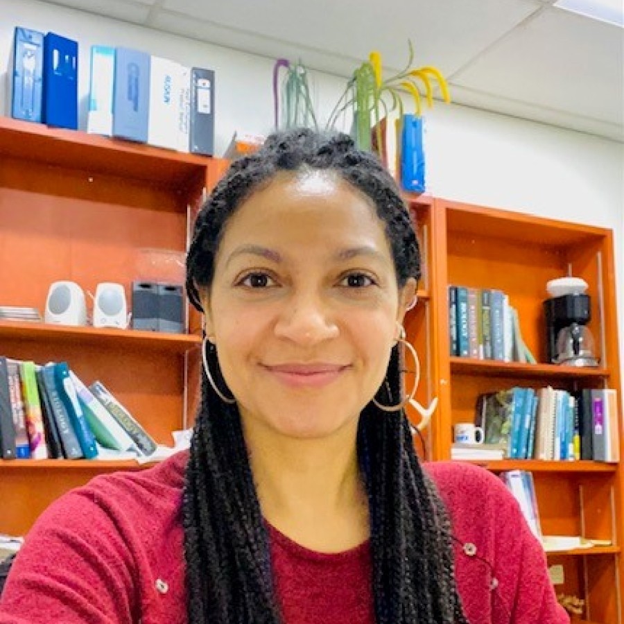 Headshot of Regina Cozzi