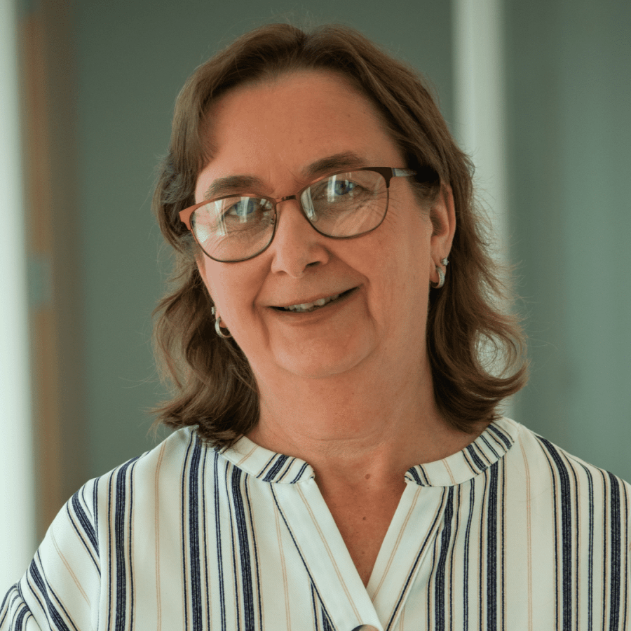 Headshot of Shari Livingston