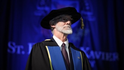 Dr. Steve Baldner receives the Outreach Award