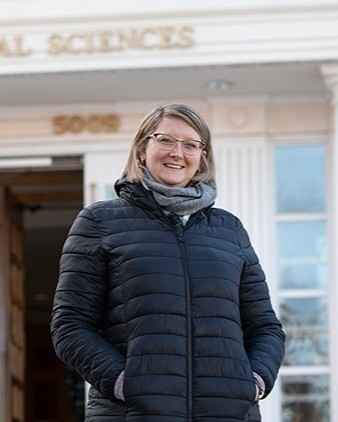 Geniece Hallett-Tapley Headshot